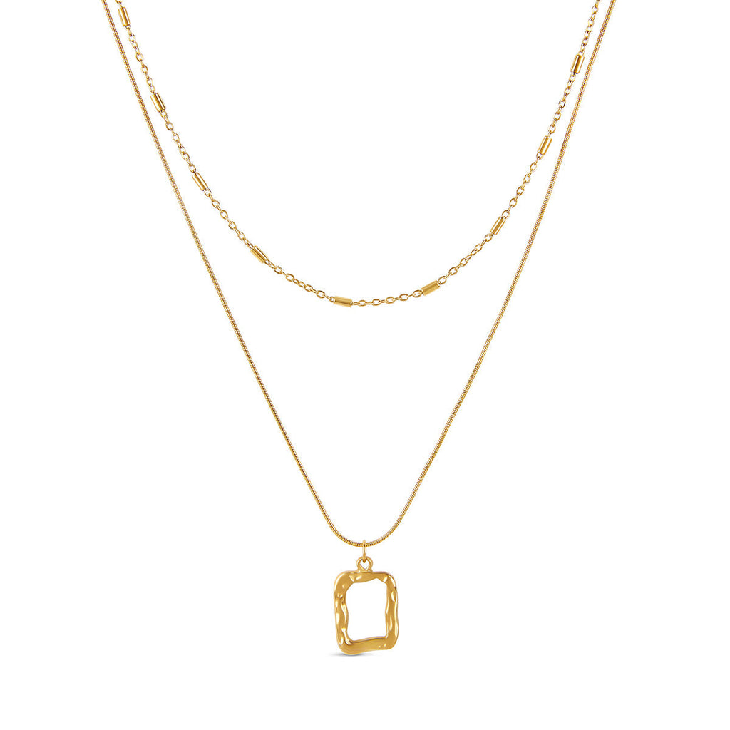 Collar de Capa con Colgante Escultórico - Acabado en Oro