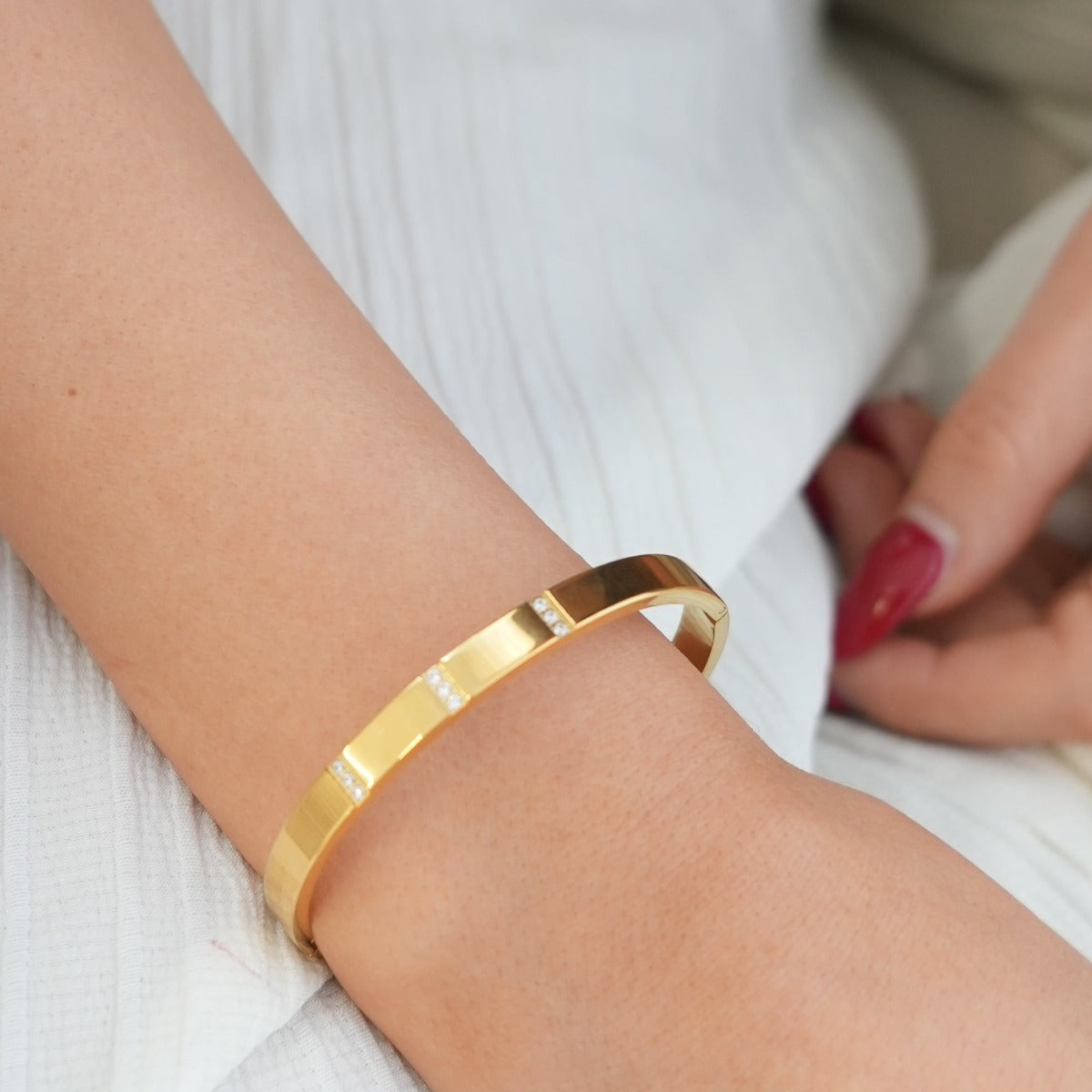 Brazalete Lineal de Piedra - Color Oro
