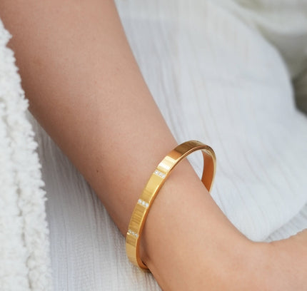 Brazalete Lineal de Piedra - Color Oro