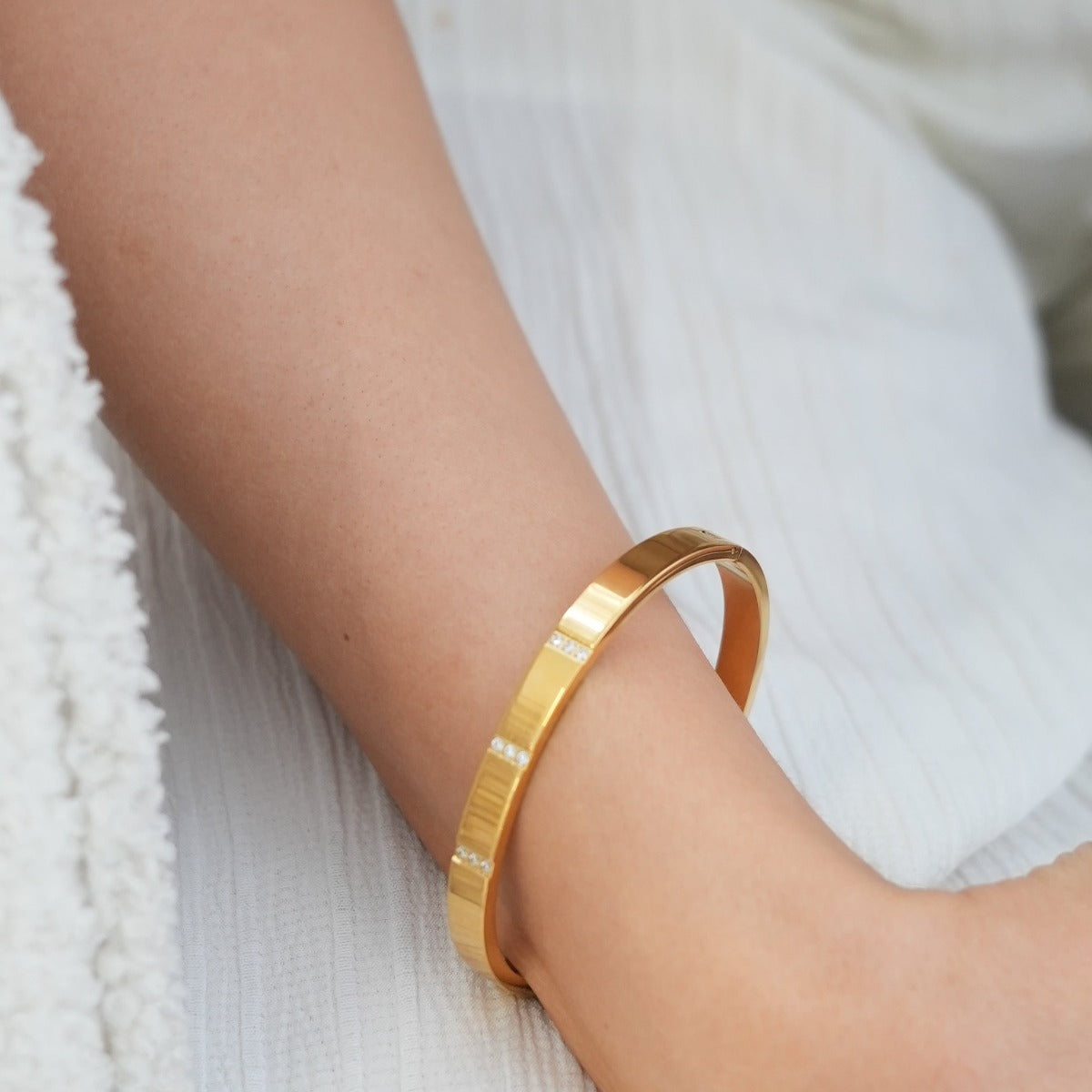 Brazalete Lineal de Piedra - Color Oro