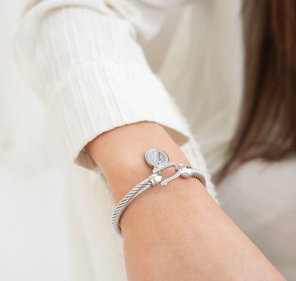 Pulsera de Plata con Colgante de Moneda