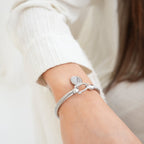 Pulsera de Plata con Colgante de Moneda