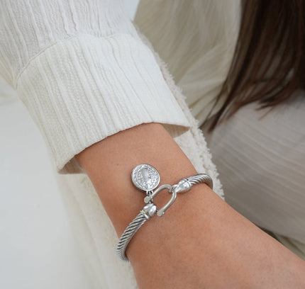 Pulsera de Plata con Colgante de Moneda