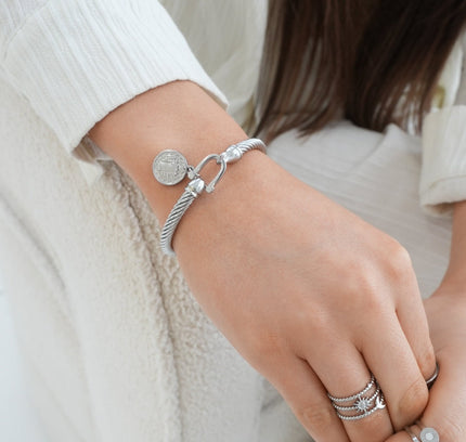 Pulsera de Plata con Colgante de Moneda