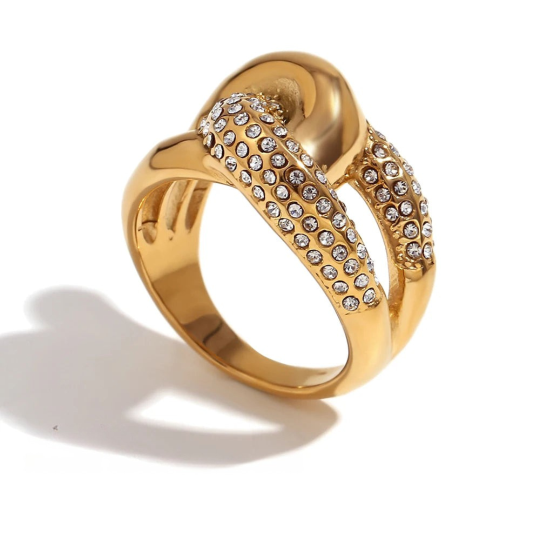 Anillo Dorado de Estilo Trenzado con Circón y Flores