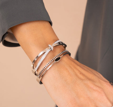 Pulsera Ovalada de Ónix con Acabado en Plata