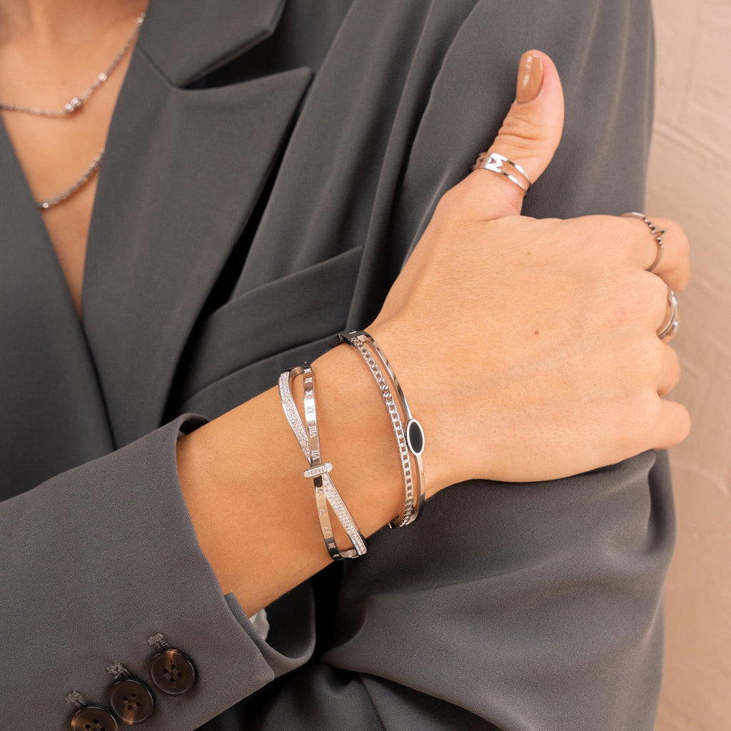 Pulsera Ovalada de Ónix con Acabado en Plata