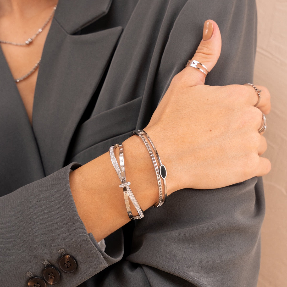 Pulsera Ovalada de Ónix con Acabado en Plata