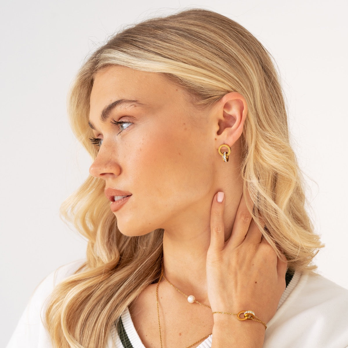Pendientes de Anillos Enlazados Latinos - Dorado