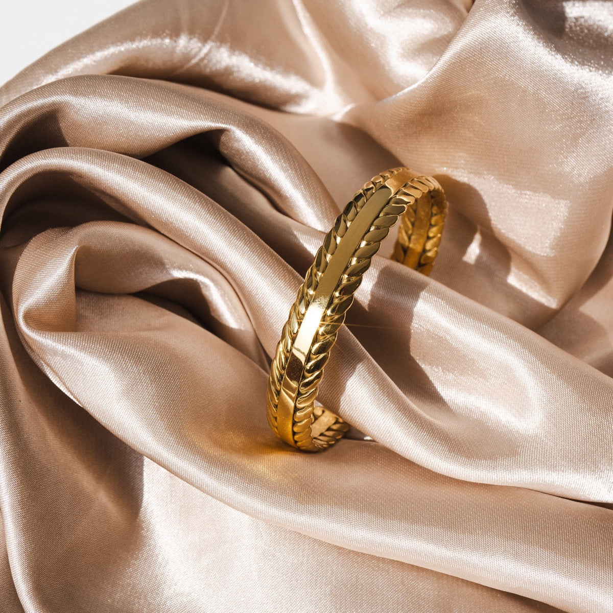 Brazalete de Hojas Trenzadas - Baño de Oro de 18k