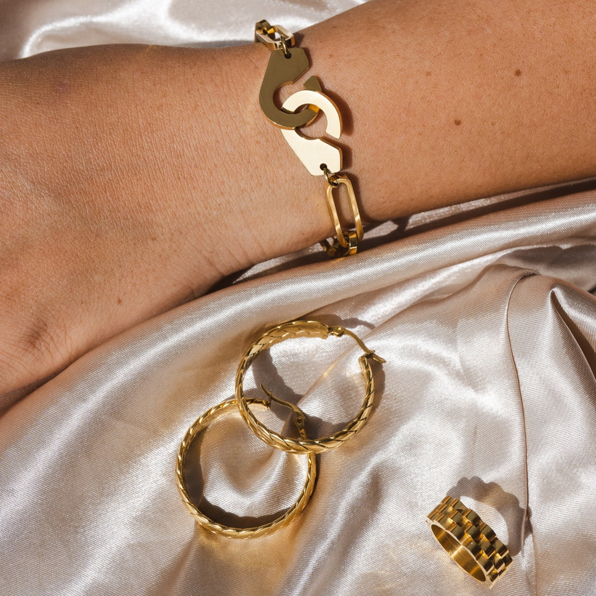 Aros Tejidos con Baño de Oro de 18k