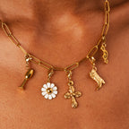 Cruz con Flecha - Collar Encantador en Oro