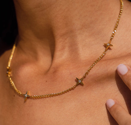 Collar Oro de Cuatro Puntos