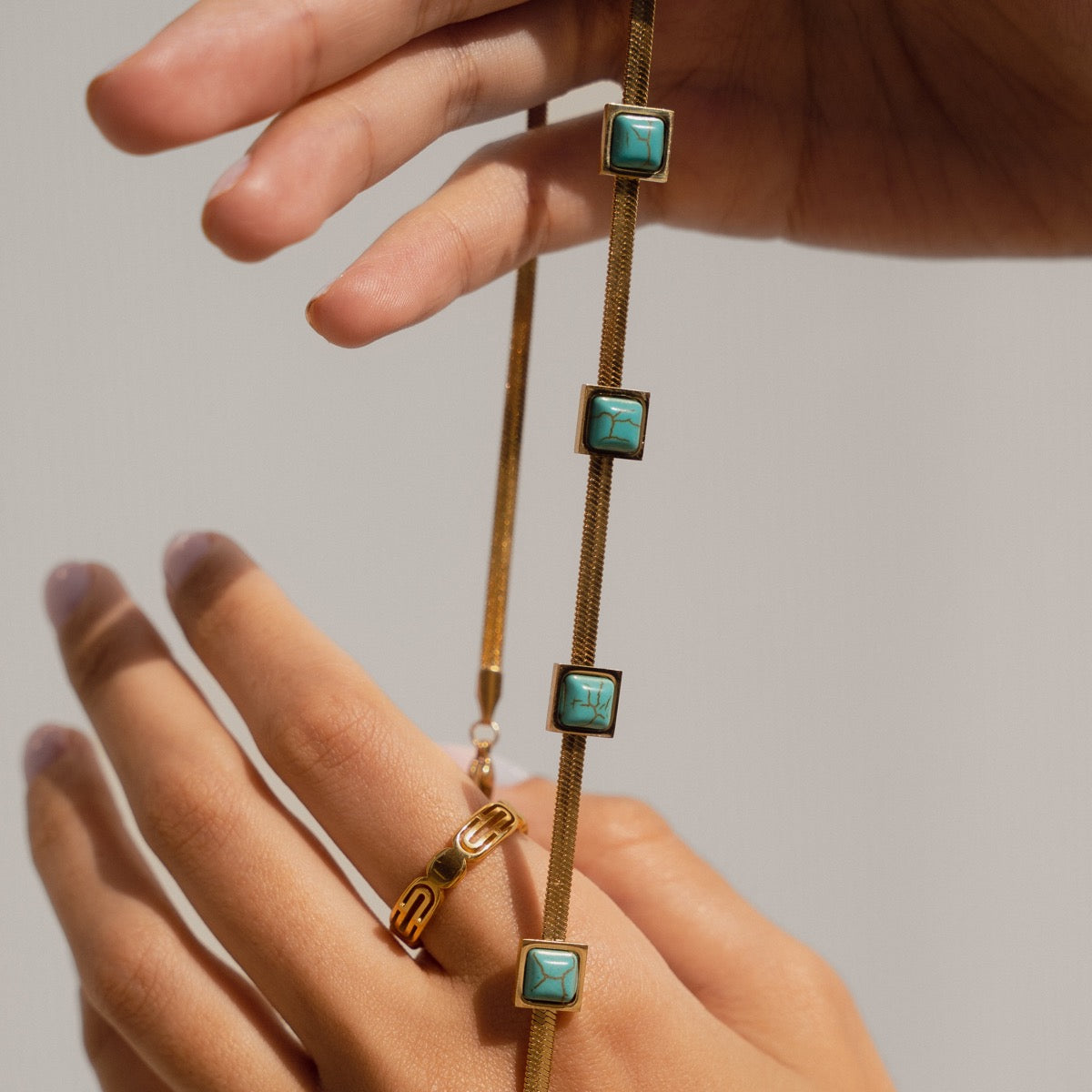 Collar de Cadena de Serpiente con Piedra Aqua - Baño de Oro