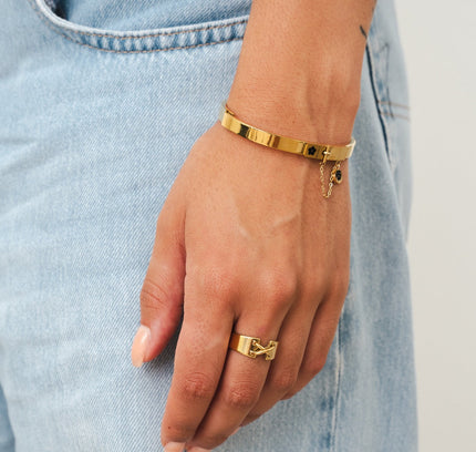 Brazalete con Charm Floral en Forma de Cerradura - Color Oro