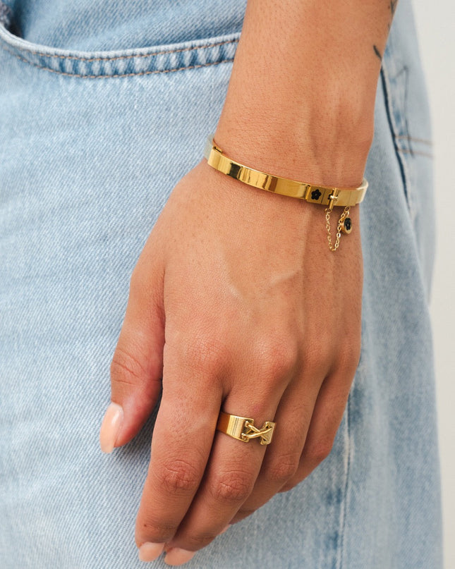 Brazalete con Charm Floral en Forma de Cerradura - Color Oro