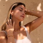 Collar de Oro con Colgante de Placa Amanecer