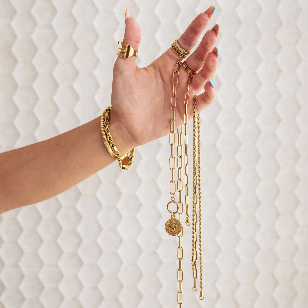 Collar Toggle de 10 Centavos en Oro