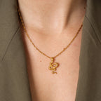 Collar de Oro con Colgante de Serpiente