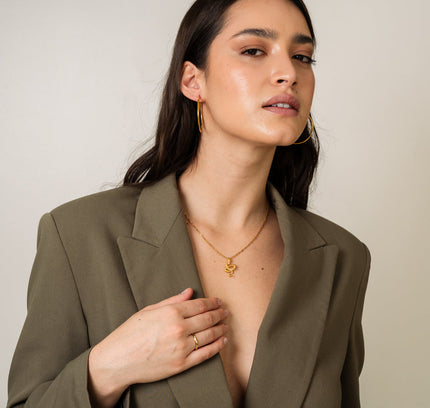 Collar de Oro con Colgante de Serpiente
