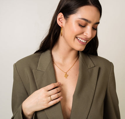 Collar de Oro con Colgante de Serpiente