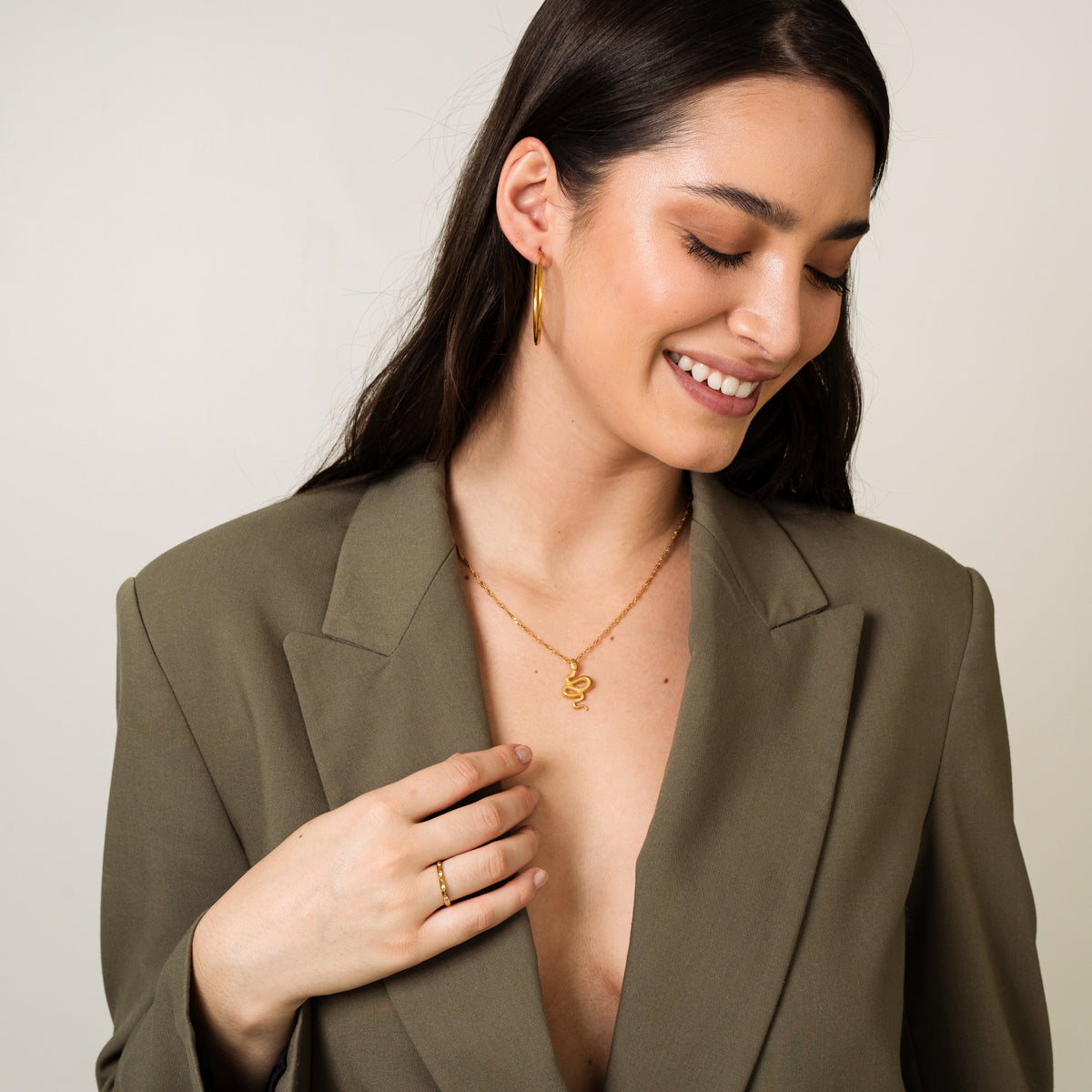 Collar de Oro con Colgante de Serpiente