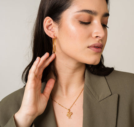 Collar de Oro con Colgante de Serpiente