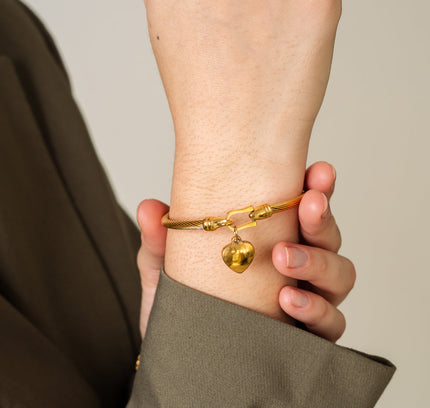 Pulsera con Colgante en Forma de Corazón - Oro