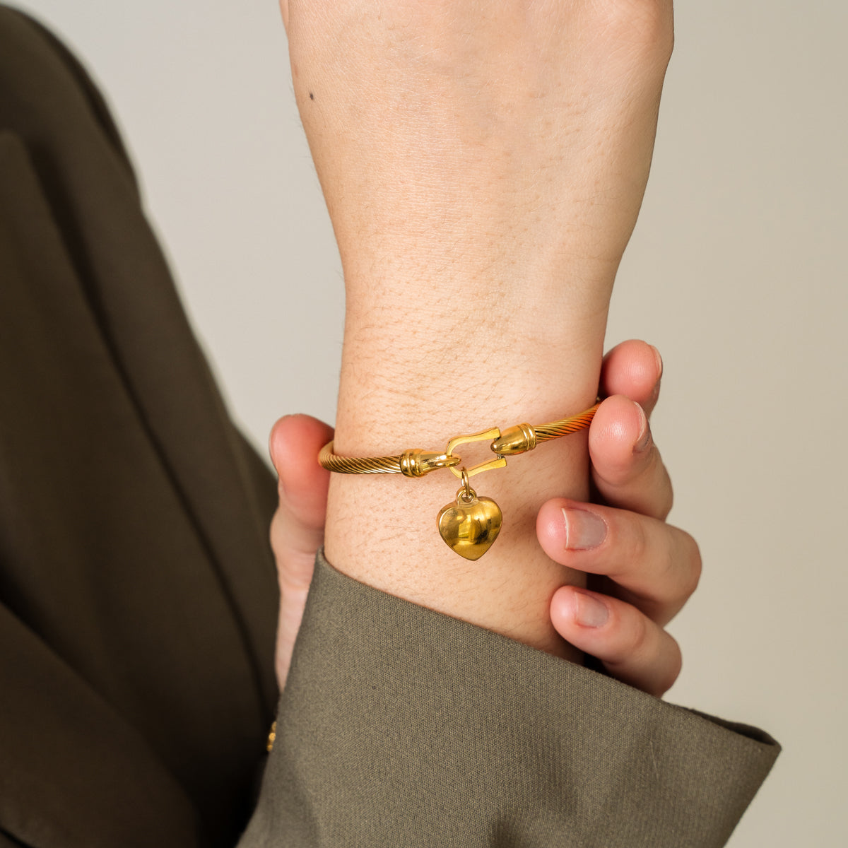 Pulsera con Colgante en Forma de Corazón - Oro