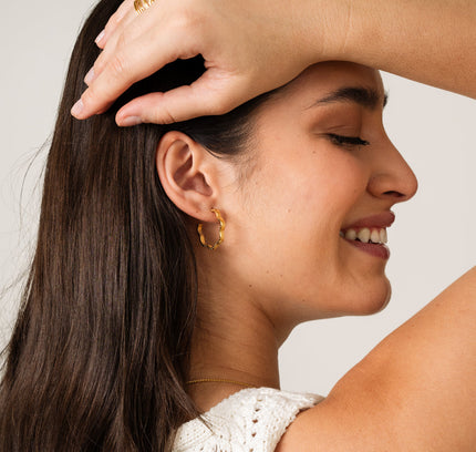 Pendientes Aros Texturizados Asimétricos - Oro