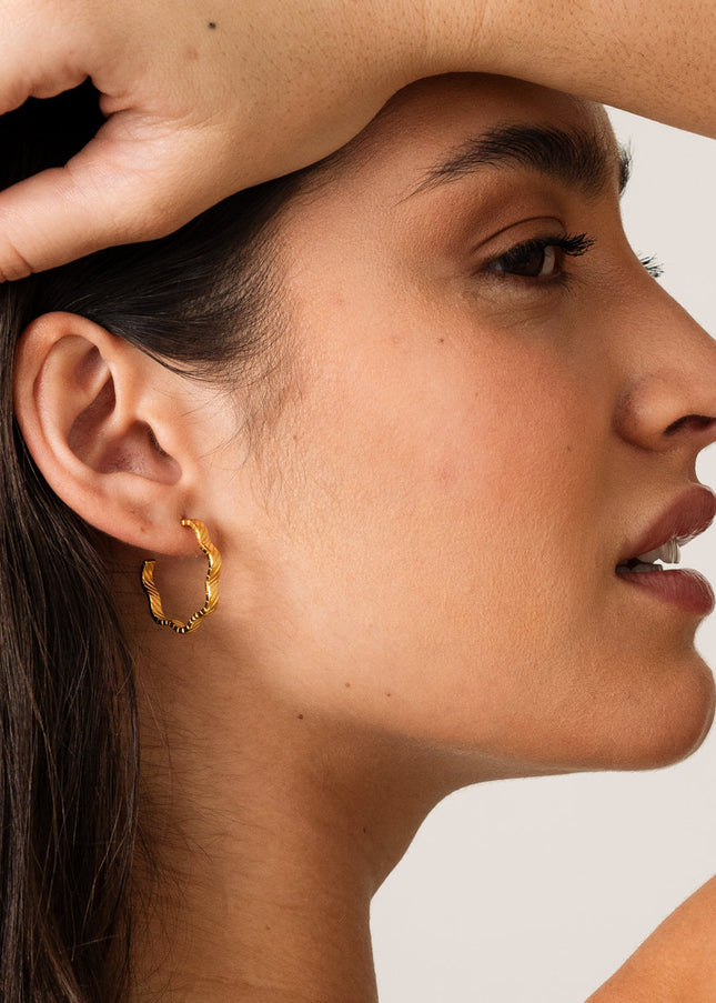 Pendientes Aros Texturizados Asimétricos - Oro