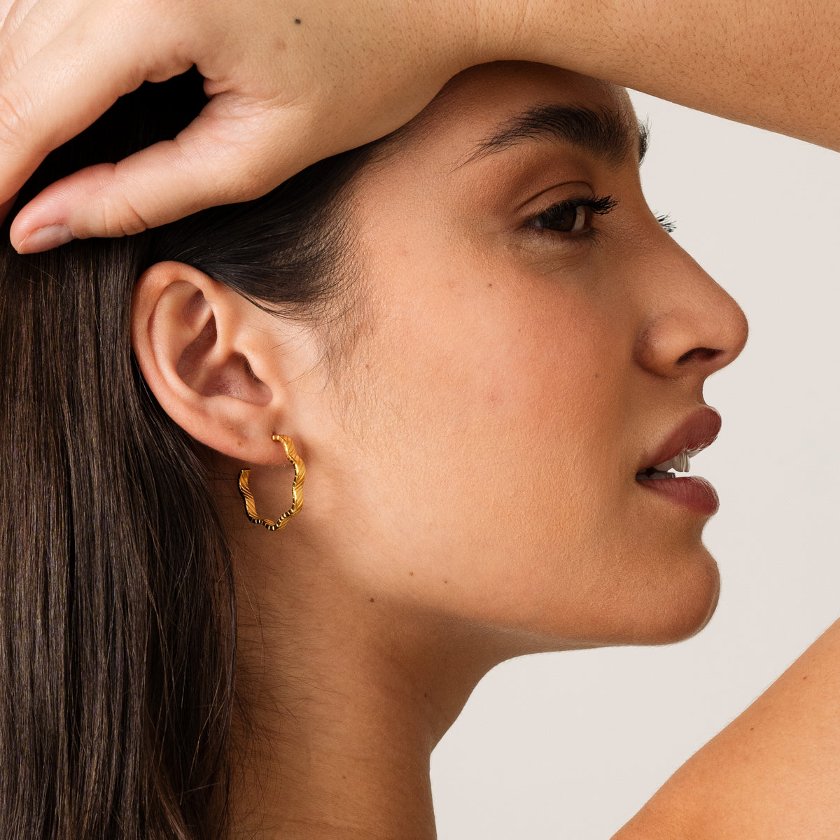 Pendientes Aros Texturizados Asimétricos - Oro