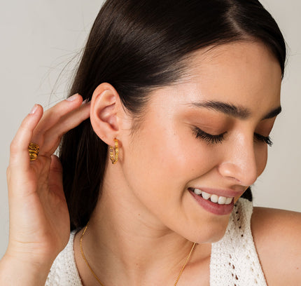 Pendientes Aros Texturizados Asimétricos - Oro