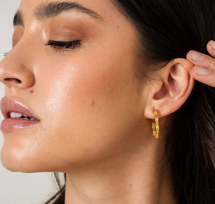 Pendientes Aros Texturizados Asimétricos - Oro