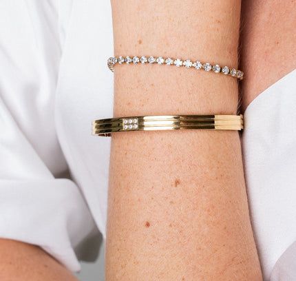 Brazalete de Piedra Tallada en Oro
