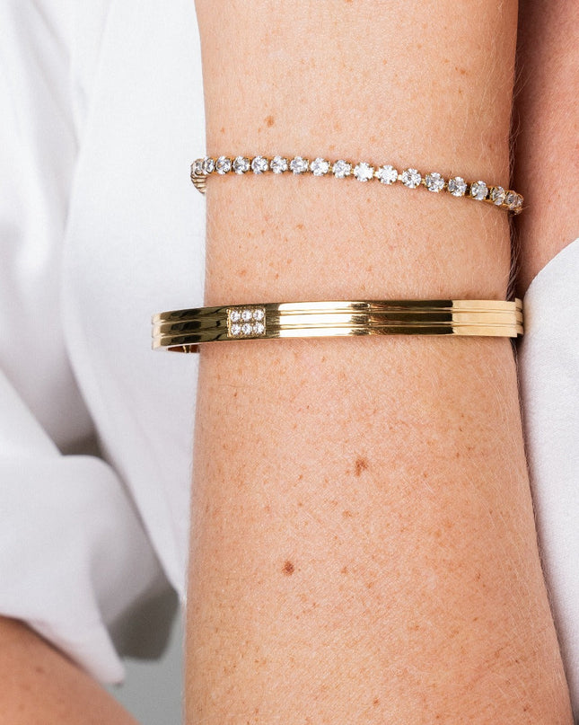 Brazalete de Piedra Tallada en Oro