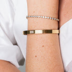 Brazalete de Piedra Tallada en Oro