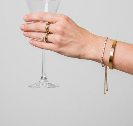 Brazalete de Piedra Tallada en Oro