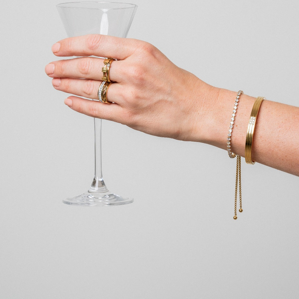 Brazalete de Piedra Tallada en Oro