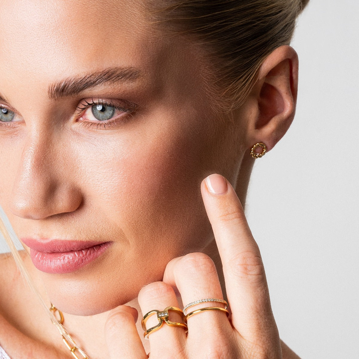 Pendientes de Stud con Cuerda Fina - Oro