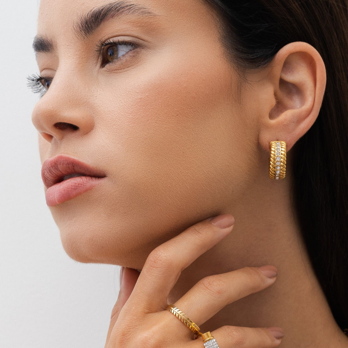Aros de Piedra con Cadena en Oro