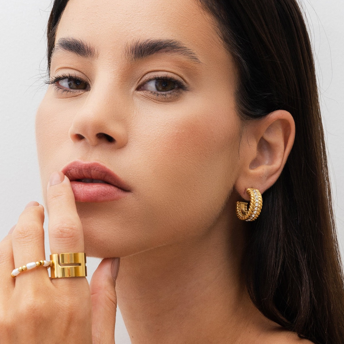 Aros de Piedra con Cadena en Oro