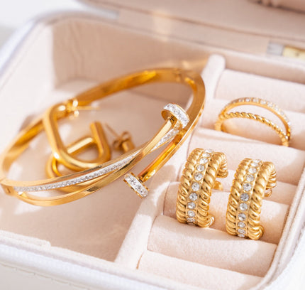 Aros de Piedra con Cadena en Oro
