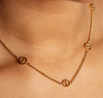 Collar Colgante Sierra en Dorado