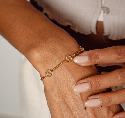 Pulsera de Oro con Colgante Serra