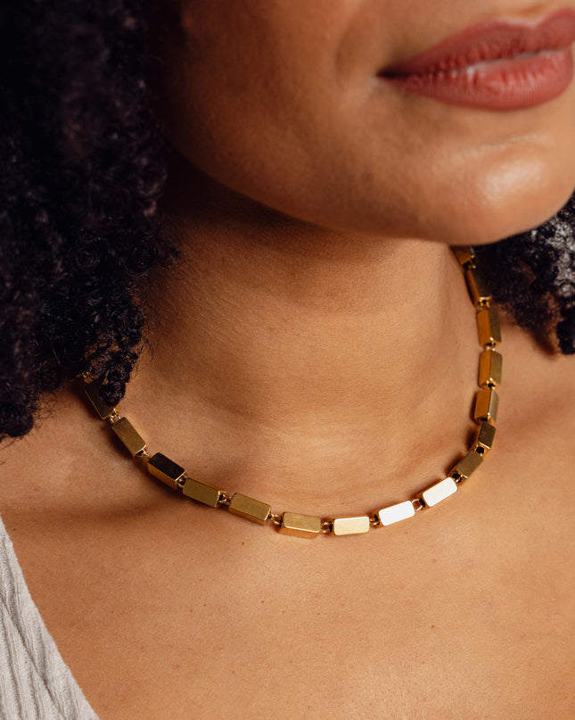 Collar de Cadena Rectangular en Color Oro