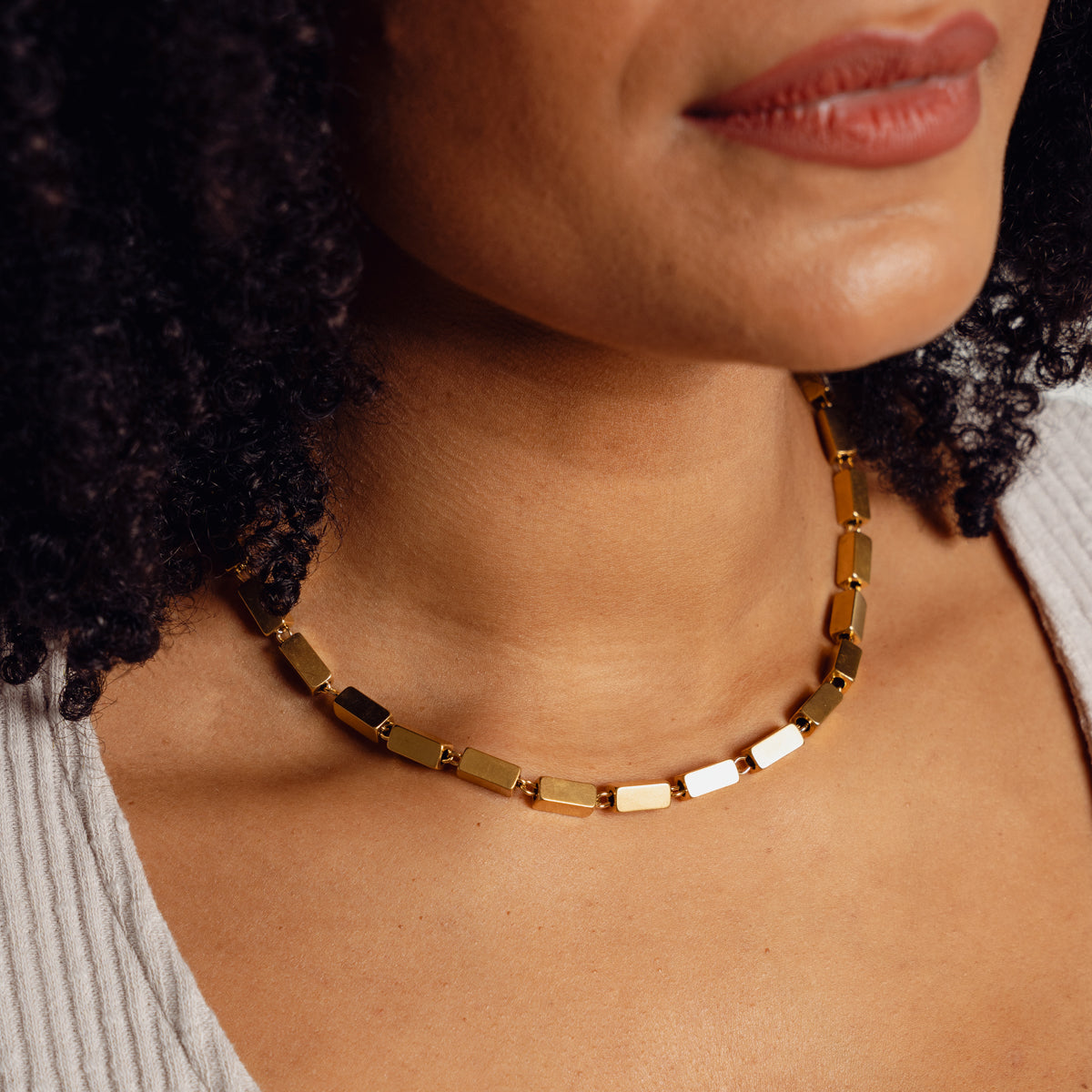 Collar de Cadena Rectangular en Color Oro