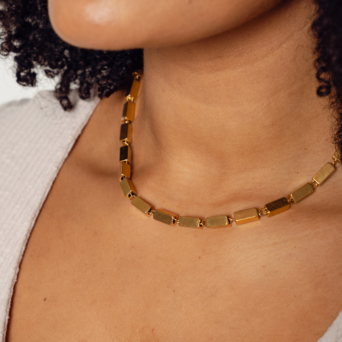 Collar de Cadena Rectangular en Color Oro