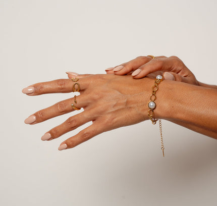 Pulsera de Oro con Colgante de Perla Cora