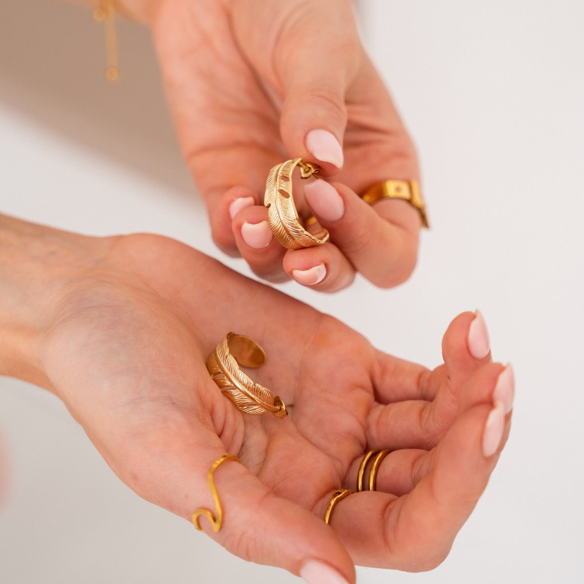 Aros con Plumas en Oro